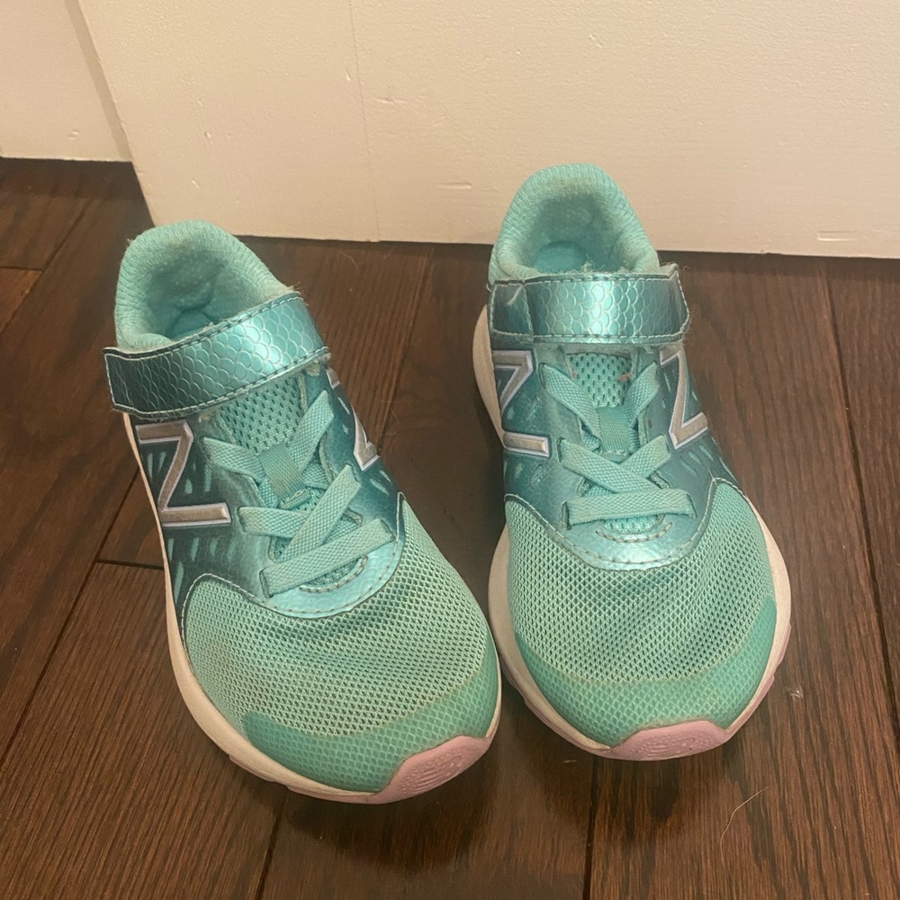 New Balance Sneakers Sz. 11 (Little Girls)